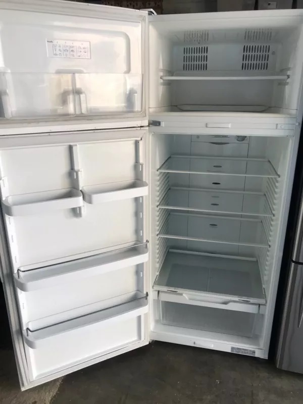 Fisher & Paykel 447 Litre right hand opening Fridge Freezer 02
